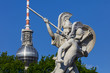 Berlin Mitte Skulpturen Schlossbrücke Fernsehturm 