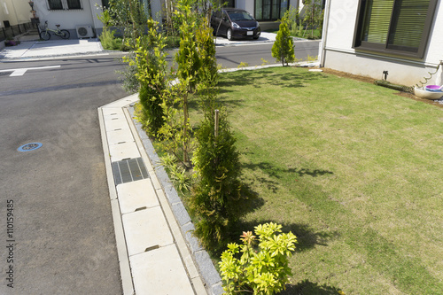 住宅 新築住宅 庭 植栽 イメージ 芝生 Stock Photo Adobe Stock