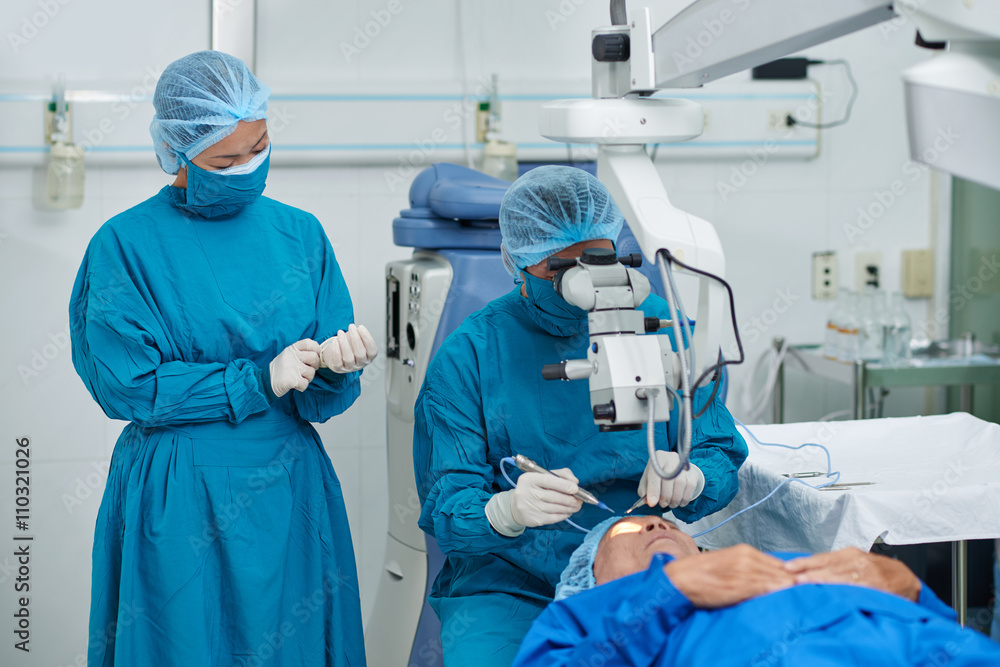 Process of cataract surgery in modern clinic - obrazy, fototapety, plakaty 