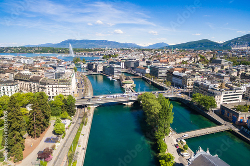 Fotografía Aerial view of Leman lake - Geneva city in Switzerland