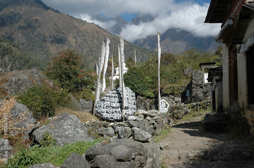Fotografie, Obraz Mani Stones & Prayer Flags Along The Sherpa Trail, Himalayas, Nepal