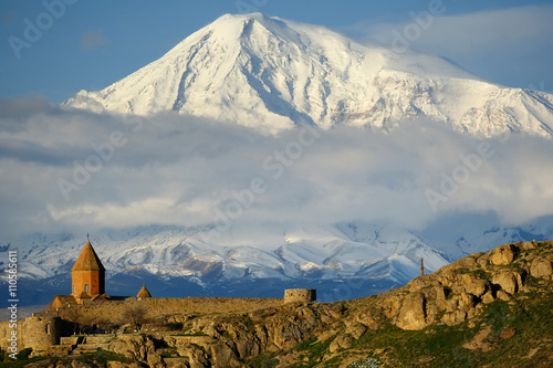 Obrazy Kaukaz  starozytny-klasztor-przed-gora