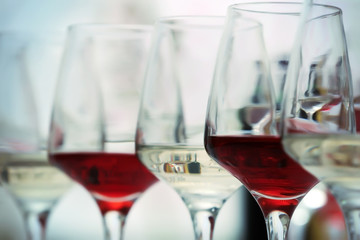 Poster - Wine glasses with red and white wine, closeup