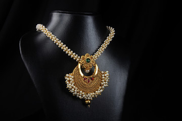 Canvas Print - Indian Traditional Gold Necklace with Pearl