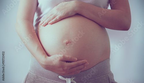 Fotografía belly of a pregnant woman