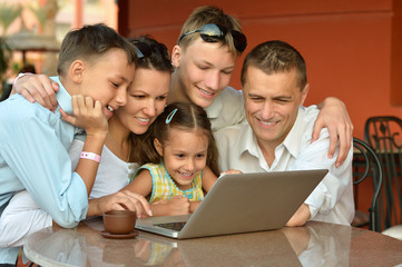 Canvas Print - happy family  with laptop