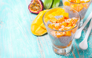 Poster - chia pudding  and mango pieces