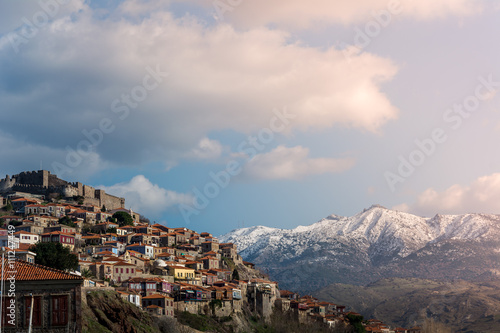 Foto  Panoramic view of beautiful Molyvos village in Lesvos island, Greece