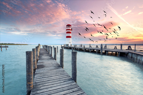 Nowoczesny obraz na płótnie abends am Neusiedler See, Leuchtturm im Sonnenuntergang