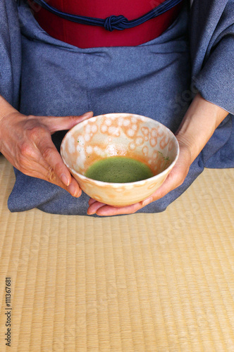 茶道 茶碗を両手で持つ Buy This Stock Photo And Explore Similar Images At Adobe Stock Adobe Stock