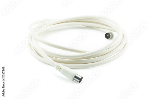 Fotografía Manojo de cables coaxiales de TV en blanco con conectores en el backgr blanco