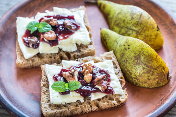 Canvas Print - Bread with brie and jam