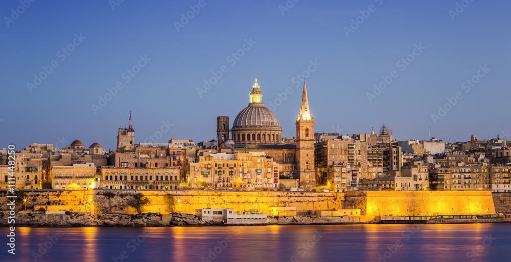 Obraz na płótnie Malta, Valletta - St.Paul's Cathedral at blue hour
 w salonie