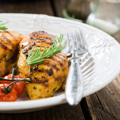 Canvas Print - Grilled chicken breast with vegetables