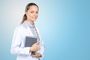 Canvas Print - Smiling female doctor