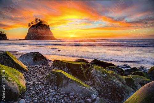 Fotografie, Obraz Sunset over the Pacific coast at Rialto beach near La Push in Olympic National P