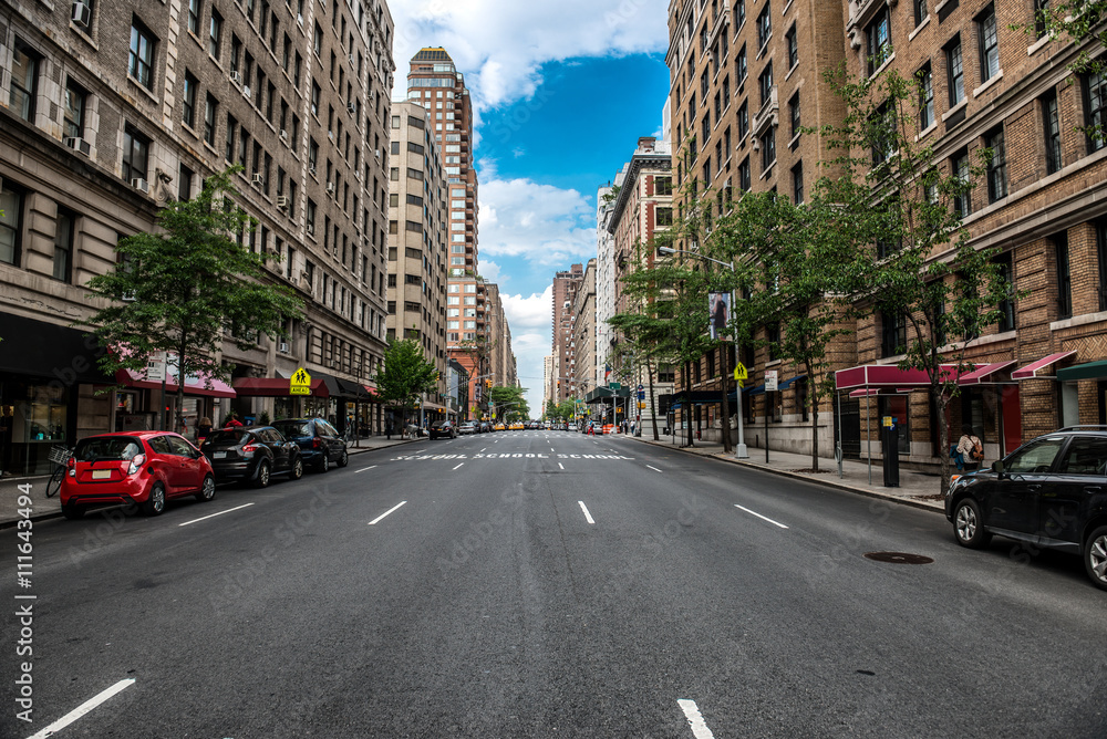 New York City Manhattan empty street at Midtown at sunny day - obrazy, fototapety, plakaty 