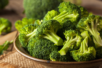 Canvas Print - Healthy Green Organic  Raw Broccoli Florets