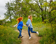 © Vagengeim - Girlfriends circling on footpath