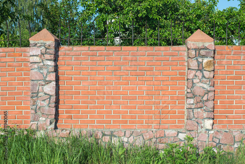 Foto  Кирпичный забор