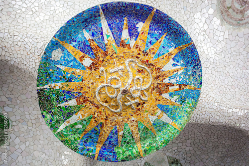 Dekoracja na wymiar  mozaika-barcelonskiego-parku-guell-gaudiego-w-sali-stu-kolumn