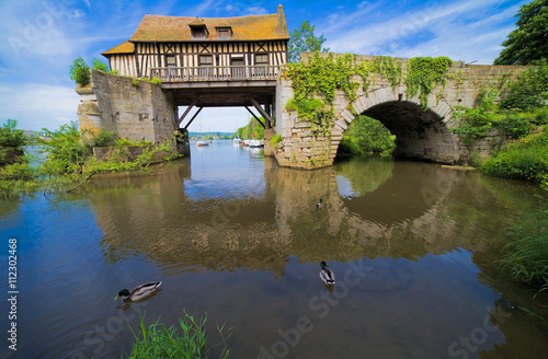 Fotografie, Obraz Vernon, Le Vieux Moulin sur la Seine, département de l'Eure, Normandie