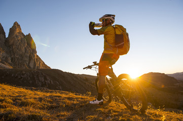 mountain bike athletes drinking energy drink