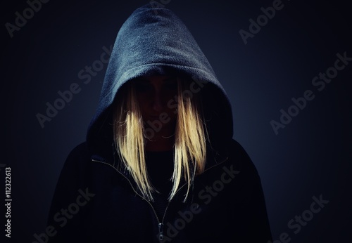 Fotomural Misteriosa mujer, desconocido en el capó.