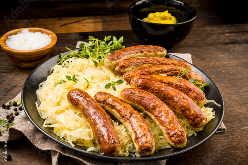 Nurnberger Bratwurst Auf Sauerkraut Kaufen Sie Dieses Foto Und Finden Sie Ahnliche Bilder Auf Adobe Stock Adobe Stock