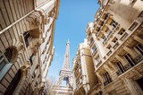 parisian street con la eiffel tower in background. Paris, France