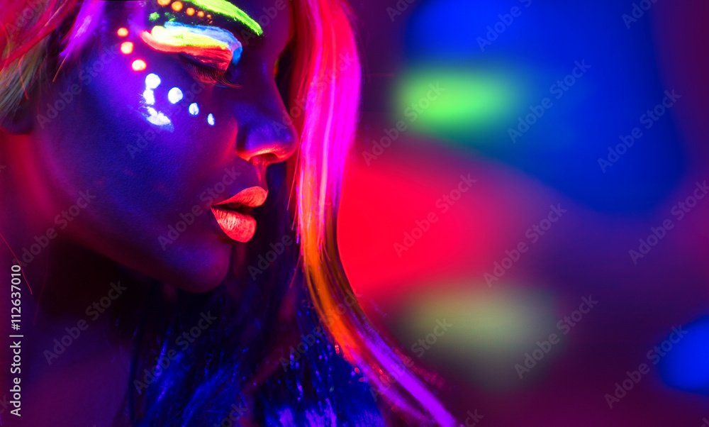 Fashion model woman in neon light, portrait of beautiful model girl ...