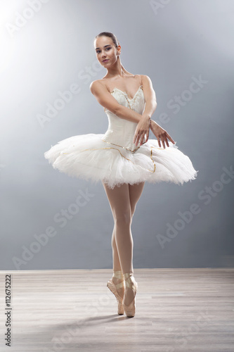 young ballerina in ballet pose classical dance Obraz na płótnie
