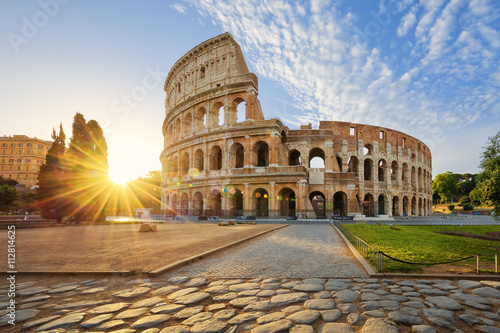 Plakat Koloseum w Rzymie i poranne słońce, Włochy