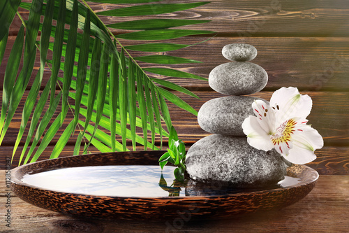 Foto-Vorhang - Composition with spa stones and flower on wooden background (von Africa Studio)
