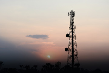 Silhouette phone antenna