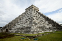 Kukulkan Pyramid, Mesoamerican Step Pyramid Nicknamed El Castillo, Chichen Itza, Yucatan, Mexico