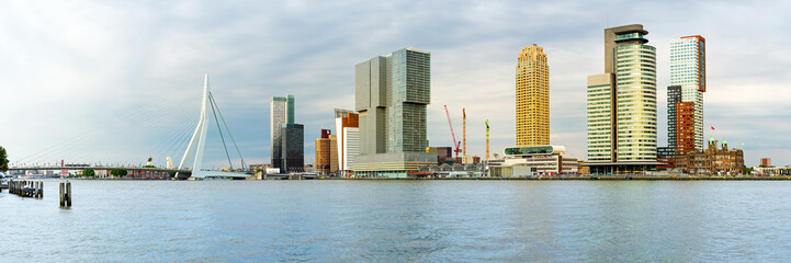 Fototapete - Skyline von Rotterdam mit Erasmusbrücke, Holland