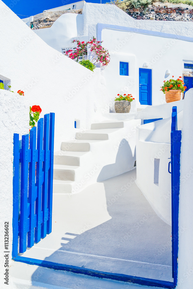 Tradycyjna architektura na wyspie Santorini, Grecja - obrazy, fototapety, plakaty 