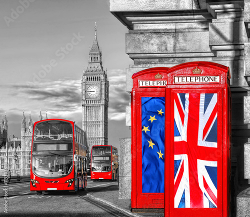 flaga-unii-europejskiej-i-wielkiej-brytanii-na-budkach-telefonicznych-pietrowe-autobusy-i-big-ben-w-tle