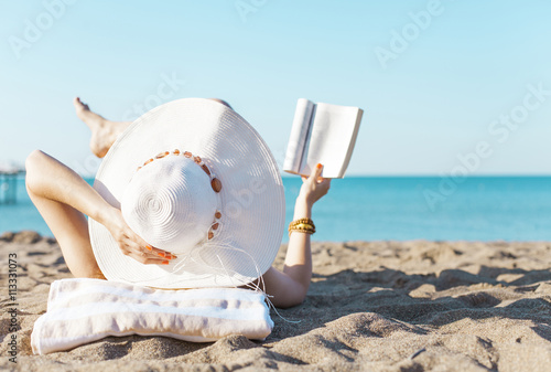 Zdjęcie XXL Czytanie na plaży