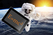 Astronaut im Welthall und Tablemt mit Einsteins Relativitätstheorie - Elements of this image furnished by NASA