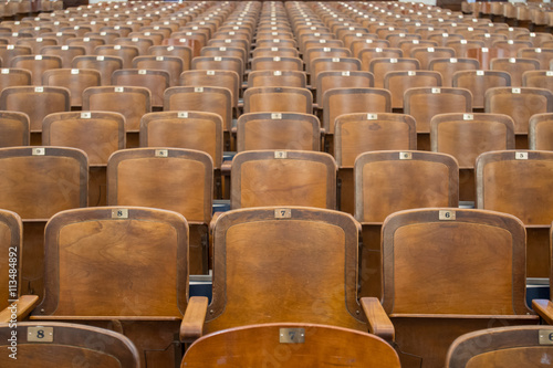 Valokuva Antique Woodend Auditorium Seats Straight on