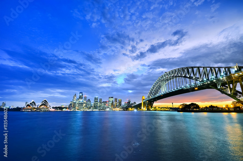 Obraz na płótnie Panorama Sydney Harbour przy półmrokiem