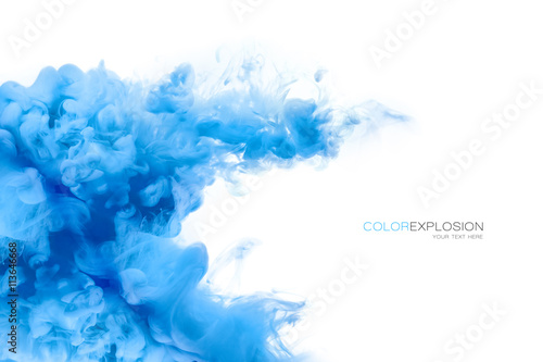 Zdjęcie XXL Niebieski akrylowy atrament w wodzie. Eksplozja kolorów. Maluj tekstury