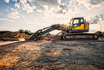 Schaufelbagger mit baustelle