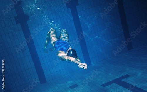 Cuadros en Lienzo Swimmer woman underwater