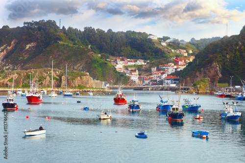 Fotografija  Boats in the fishing port from Cudillero, Asturias, Spain