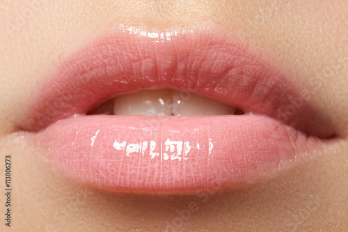 Cuadros en Lienzo Professional make-up. Lipgloss. Lipstick