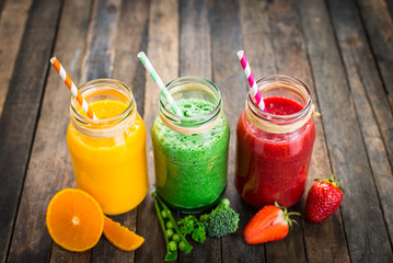 Wall Mural - Healthy fruit and vegetable smoothies in the jar 