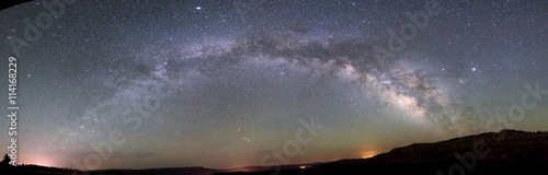 Fotografía Milky way over bryce canyon national park